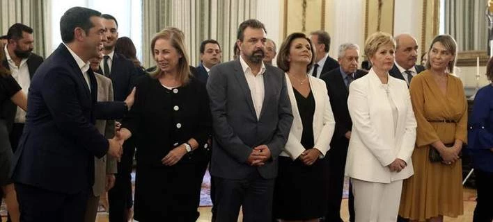 Tσίπρα δώστα όλα! – Μίλησε για «αριστερούς, οικολόγους, κεντροαριστερούς και κεντροδεξιούς» – Υποσχέθηκε παροχές